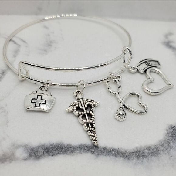 I love Nursing/Nurse Appreciation Charm Bracelet - Picture 5 of 9